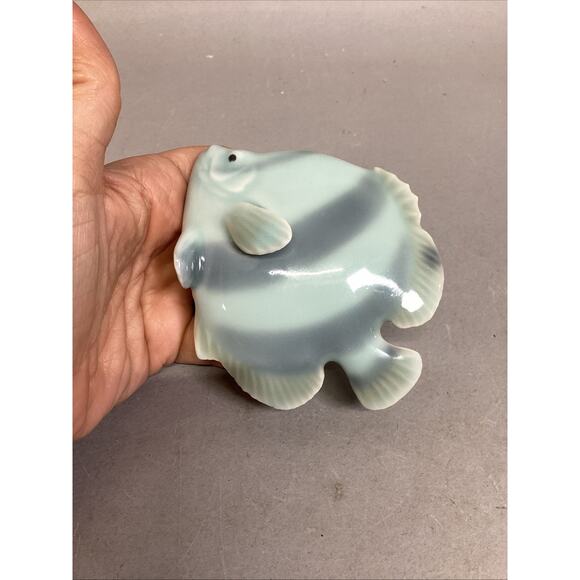 Vintage Porcelain Blue Fish Figurine - 4.25x1.5x3.25” - Picture 11 of 12